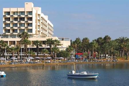 Invia – The Golden Bay Beach Hotel,  recenzie