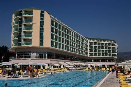 Invia – Hedef Beach Resort,  recenzie