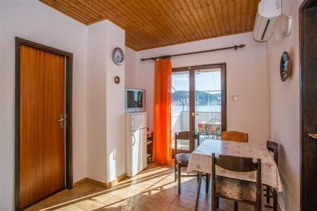 Invia – Apartment Tomulić / Two Bedroom A1,  recenzie