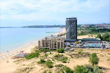 Invia – Burgas Beach,  recenzie