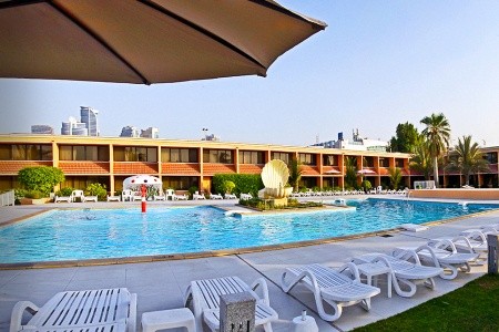 Invia – Lou Lou ’ A Beach Resort, Sharjah