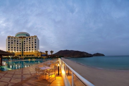 Invia – Oceanic Khorfakkan Resort & Spa, Fujairah