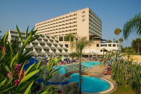 Invia – St. Raphael Resort, Limassol