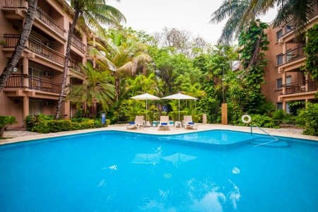 Invia – Tukan Hotel & Beach Club / Moongate, Playa del Carmen