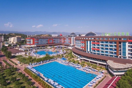 Invia – Lonicera Resort & Spa,  recenzie